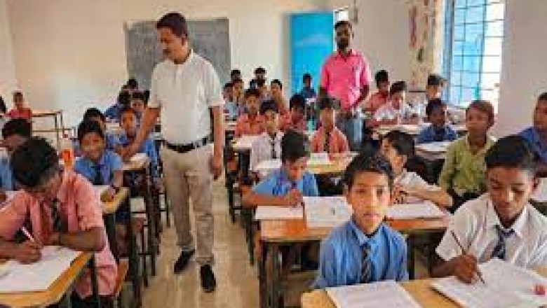 आदिवासी इलाके के बच्चों को निशुल्क कोचिंग : दो शिक्षकों ने की पहल, बच्चों को नवोदय-एकलव्य विद्यालय के लिए चयनित