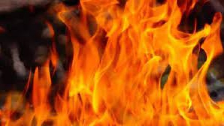 दर्दनाक हादसा : जलते चूल्हे की आग में गिरे दो मासूम