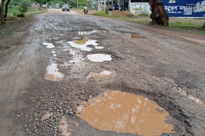 हल्दी से सुरगी कुम्हालोरी  मार्ग बदहाल