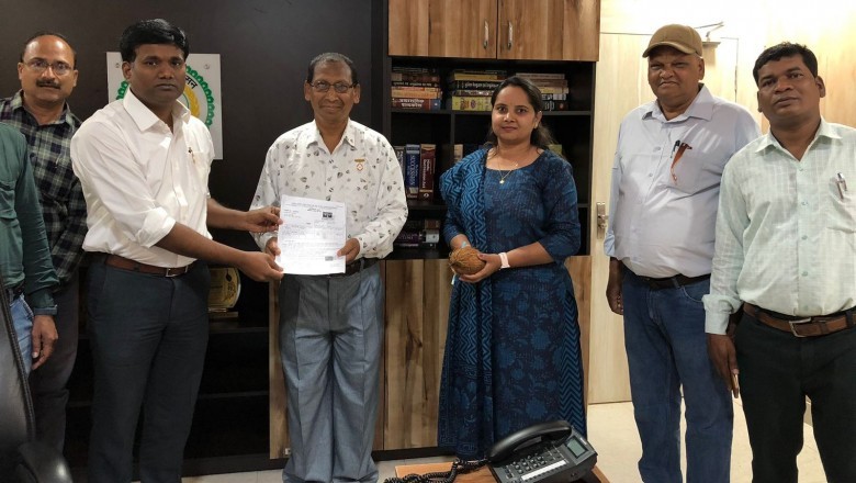कलेक्टर ने सेवानिवृत्त शासकीय सेवक को प्रदान :
