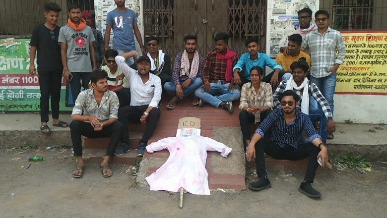 राजनांदगांव एनएसयूआई द्वारा प्रधानमंत्री नरेंद्र मोदी एवं ईडी का पुतला दहन कर विरोध जताया :