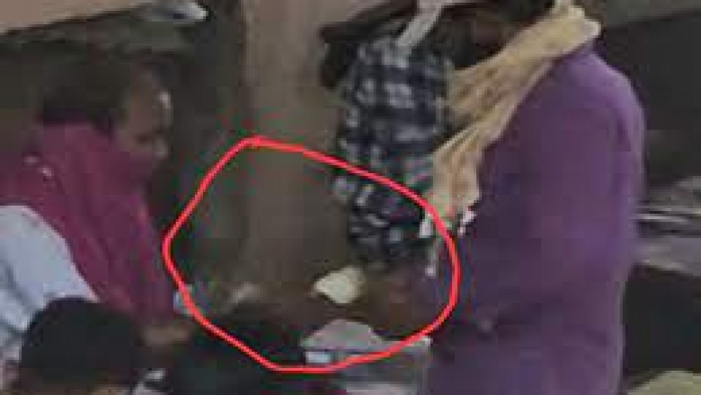 ओवरब्रिज के नीचे खुलेआम सट्टाबाजार : CSP ऑफिस के पास ही दांव लगाने लगती है भीड़, टेबल-कुर्सी डालकर बैठते हैं खाईवाल