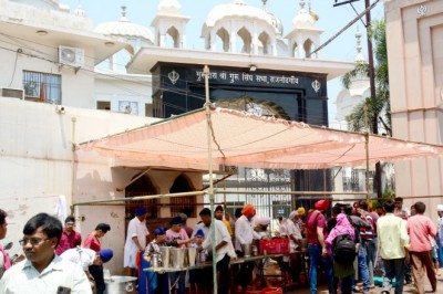 गुरु अर्जुन देव जी के शहादत दिवस पर बांटे गये शरबत व चना :