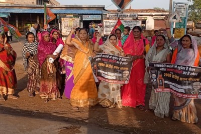 भाजपा महिला मोर्चा ने शराब घोटाले के विरोध में पोस्टर चिपका कर भूपेश सरकार खिलाफ लगाए नारे....