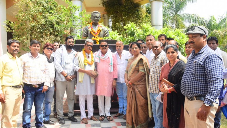 स्व. खुमानलाल साव जी की प्रतिमा का विधायक दलेश्वर साहू व महापौर श्रीमती हेमा देशमुख ने किया अनावरण...