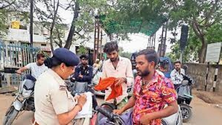 कानूनी कार्यवाही:रेलवे क्रॉसिंग पर चलाया जागरुकता अभियान...