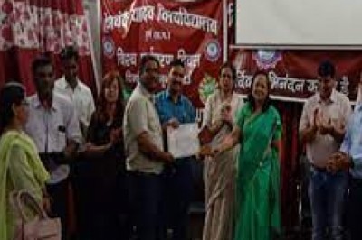 निबंध स्पर्धा : दिग्विजय कॉलेज के रजिस्ट्रार परगनिहा पुरस्कृत...