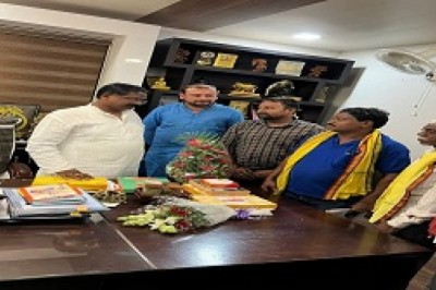 प्रभारी मंत्री अमरजीत भगत से सौजन्य मुलाक़ात किया...