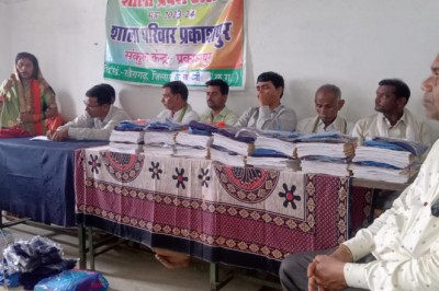 प्रकाशपुर में मुख्य अतिथि  हेमिन लाउत्रे  शाला प्रवेशोत्सव मे  हुई शामिल  बाटी साइकिल,साइकिल पाकर छात्राओं के चेहरे खिले