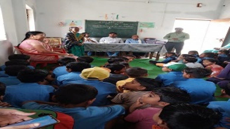 सिंघोला मे मनाया गया शाला प्रवेशोत्सव: सरपंच मुकेश साहू ने नव प्रवेशी बच्चों को मुँह मीठा करा कर किया स्वागत...