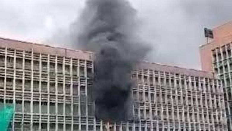 दिल्ली AIIMS में भीषण आग:  8 गाड़ियां मौके पर पहुंची....मरीजों को सुरक्षित निकाला बाहर ...