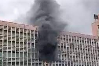 दिल्ली AIIMS में भीषण आग:  8 गाड़ियां मौके पर पहुंची....मरीजों को सुरक्षित निकाला बाहर ...