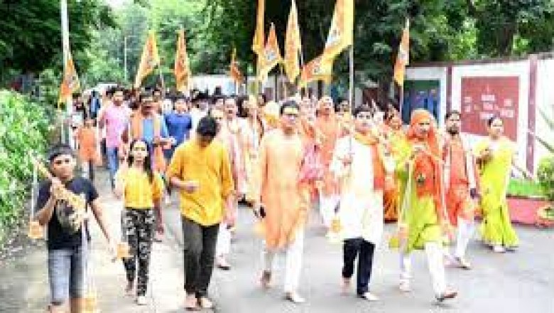 सावन के सातवें सोमवार को भक्तों ने निकाला कांवड़ यात्रा ...साथ ही किया जलाभिषेक....