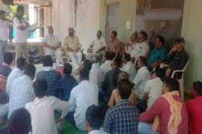 छत्तीसगढ़ में विधायक के खिलाफ बगावत : पर्यवेक्षक के सामने कांग्रेसियों ने निकाला आक्रोश....नए चेहरे को टिकट देने की मांग....