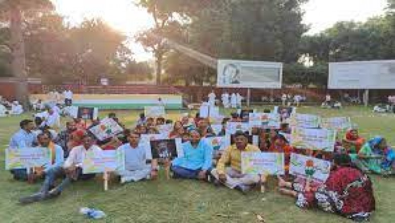 कांग्रेस प्रत्याशी को बदलने दिल्ली में हो रहा प्रदर्शन.....टिकट बंटवारे पर बगावत....कैंडिडेट बदलने की मांग पर अड़े कार्यकर्ता....