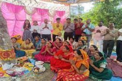 महिलाओं ने मनाया आंवला नवमी का पर्व.....थाने में पुलिस परिवार ने की पूजा-अर्चना, कुर्सी दौड़ भी कराई....