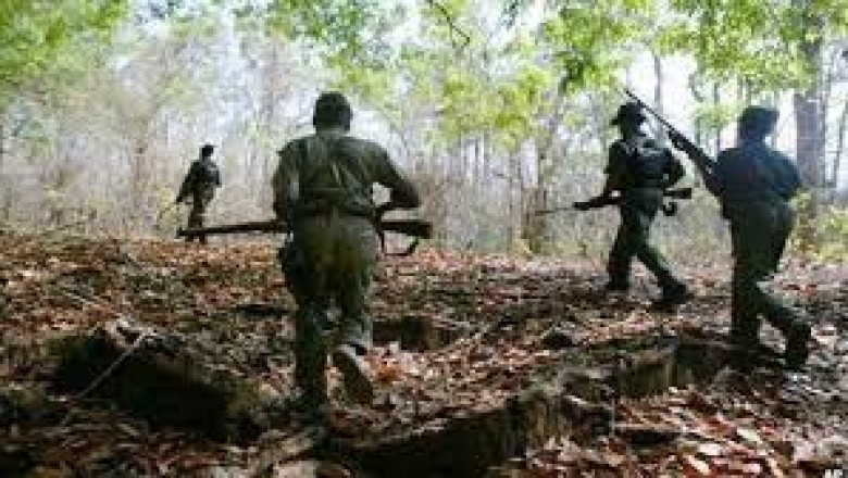 छत्तीसगढ़  के चिन्नागेलुर के जंगले मे हुई पुलिस और नक्सलियों के बीच  मुठभेड़ ;तलाश जारी