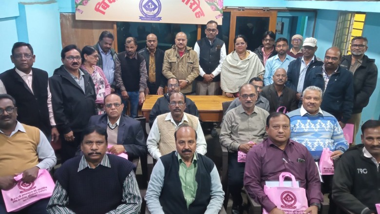 रिटायर कर्मियों से सोसाइटी का रिश्ता हमेशा बना रहेगा:परगनिहा  बीएसपी सेक्टर-4 सोसाइटी ने दी रिटायर सदस्य कर्मियों को विदाई