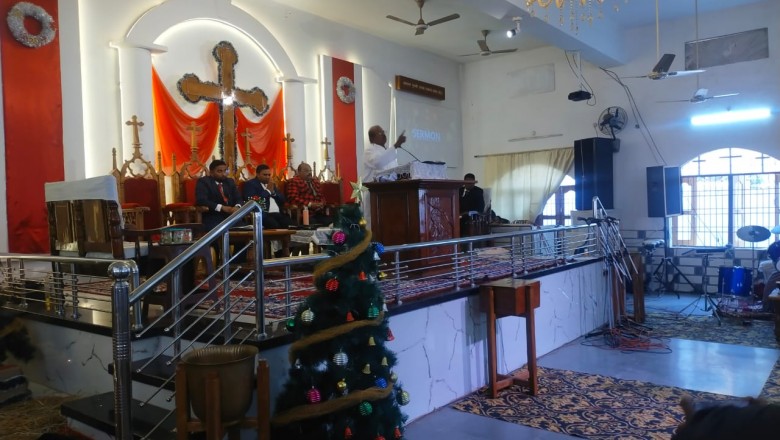 राजनांदगांव :- वेसलियन चर्च में क्रिसमस , सजे गिरजाघर , मोमबती जलाकर की विशेष प्रार्थना