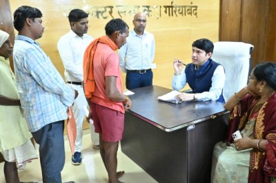 कलेक्टर ने जनचौपाल में सुनी आम नागरिकों की समस्याएं जनचौपाल में 51 आवेदन प्राप्त हुए