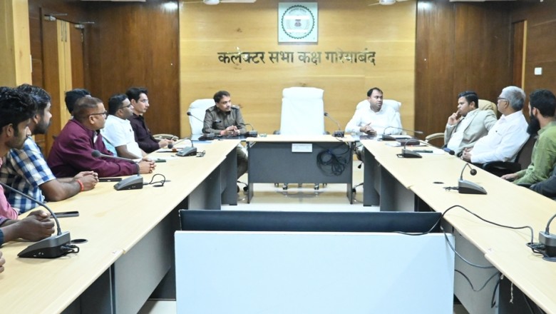 वाहन चालकों की हड़ताल को लेकर प्रशासन ने ली ट्रक-बस एसोसिएशन की बैठक