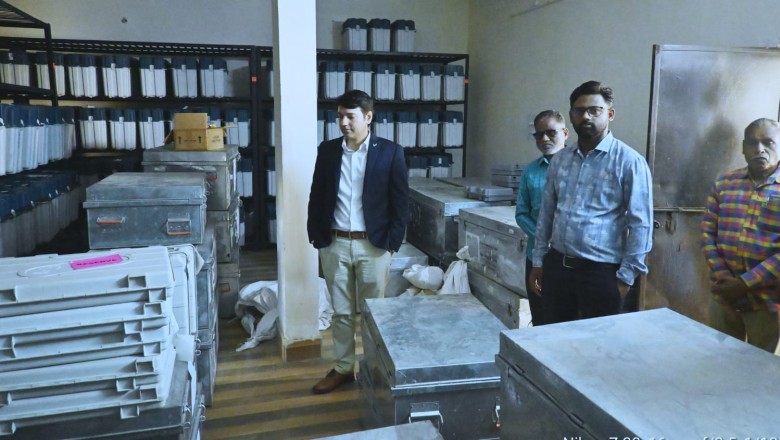 जिला निर्वाचन अधिकारी  आकाश छिकारा ने ईवीएम-वीवीपेट वेयरहाउस का किया निरीक्षण