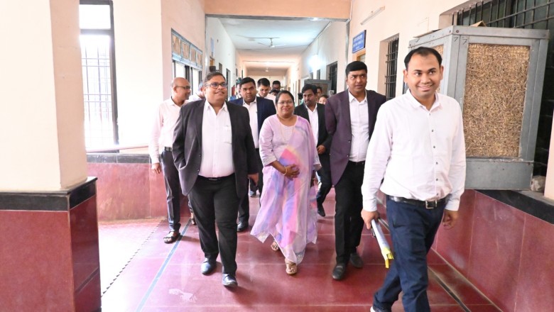 जिले के नवनियुक्त कलेक्टर  दीपक अग्रवाल ने संयुक्त जिला कार्यालय परिसर के विभिन्न कार्यालयों का किया औचक निरीक्षण कार्यालयीन व्यवस्था एवं साफ-सफाई का भी लिया जायजा