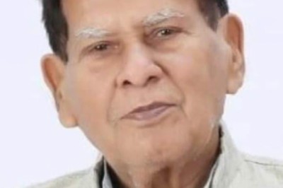 छग के पूर्व मुख्यमंत्री भूपेश बघेल के पिता नँद कुमार बघेल का गृह ग्राम में हुआ अंतिम संस्कार