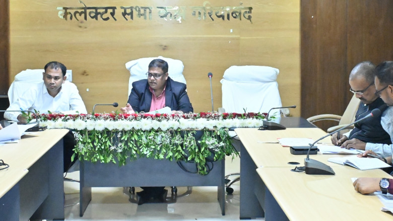 जिले में सड़क, पुल आदि के निर्माण कार्यों को तेजी से करें पूर्ण- कलेक्टर अग्रवाल