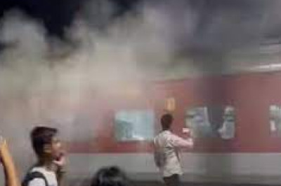 छत्तीसगढ़ एक्सप्रेस के एसी कोच में अचानक आग लगने से बिलासपुर स्टेशन में हड़कंप