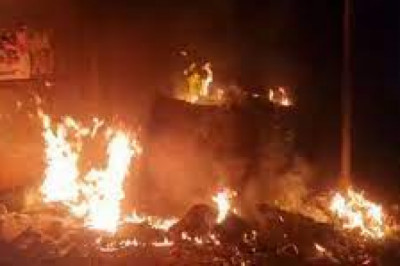 जनपद कक्ष में लगी आग,जले हुए दस्तावेजों के ढेर से करोड़ो की घोटाले की बू !