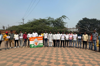 5 साल में पांच बार भी नजर नहीं आये सांसद संतोष पांडेय- युवा कांग्रेस आपके वार्ड और गांव में सांसद आयें तो यह पांच सवाल पूछने का हम समस्त राजनांदगांव लोकसभा के नागरिकों से अपील करते है