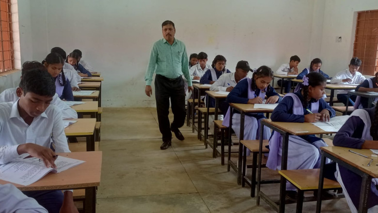 जिला शिक्षा अधिकारी ने किया बोर्ड परीक्षा केंद्रों का निरीक्षण