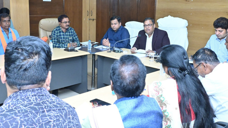 कलेक्टर एवं जिला निर्वाचन अधिकारी अग्रवाल ने राजनीतिक दलों की ली बैठक