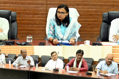 कलेक्टर ने ली राजनीतिक दलों की बैठक