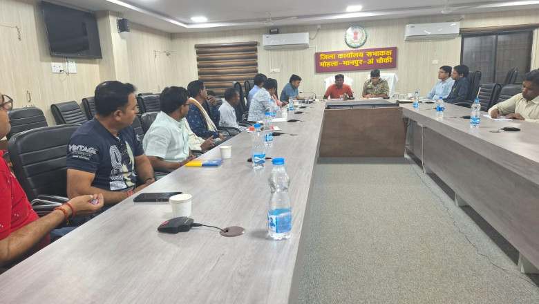 राजनैतिक दल के प्रतिनिधियों की बैठक  - कलेक्टर ने राजनांदगाव लोकसभा कार्यक्रम की जानकारी दी