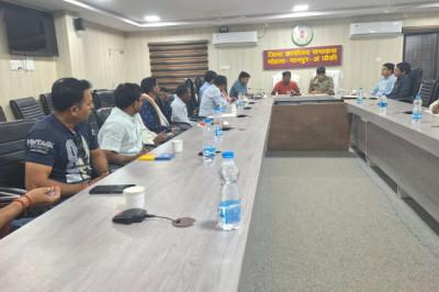 राजनैतिक दल के प्रतिनिधियों की बैठक  - कलेक्टर ने राजनांदगाव लोकसभा कार्यक्रम की जानकारी दी