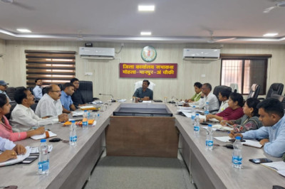 आदर्श आचार संहिता को ध्यान में रखते हुए कर्तव्य निर्वहन करे-कलेक्टर