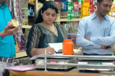 जिले में स्थित खाद्य प्रतिष्ठानों में मिठाईयों की गुणवत्ता की जांच की गई