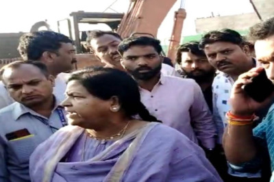 नगर निगम की टीम अवैध निर्माणों को तोड़ने पहुंची विधायक ने दी अधिकारी को धमकी: कहा- ‘नहीं गए तो मरोगे’, रहवासियों ने मचाया हंगामा