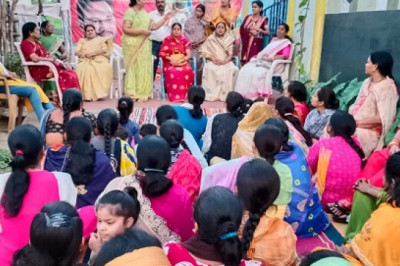 महिला कांग्रेस पदाधिकारी द्वारा प्रत्याशी राजेन्द्र साहू के पक्ष में वार्डो में निरन्तर धुआंधार चुनावी अभियान,बैठक में मिल रहा है लोगो का समर्थन