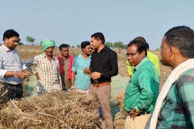 उपसंचालक कृषि ने किया असामयिक वर्षा/ओल वृष्टि से प्रभावित ग्रामों के निरीक्षण