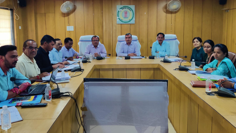 कलेक्टर ने ली समय सीमा की बैठक, निर्वाचन के संबंध में दिए आवश्यक दिशा निर्देश