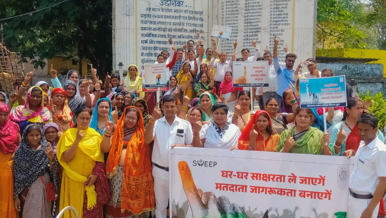 नगर निगम के अधिकारी/कर्मचारियों ने मतदाताओं को प्रोत्साहित करने निकाली मतदाता जागरूकता रैली