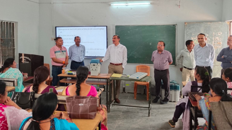 ’आज जिले के स्कूल शिक्षा के 1500 से ज्यादा महिला कर्मचारियों को दिया जा रहा निर्वाचन संबंधी प्रशिक्षण’