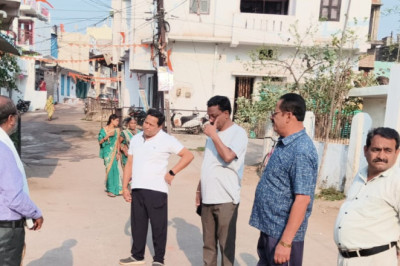 आयुक्त पंहुचे पोलसाय तालाब के निरीक्षण करने,दिए प्रतिदिन सफाई करने निर्देश: