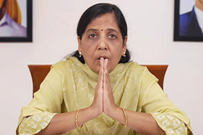 पहली बार दिल्ली के विधायकों की बैठक ली सुनीता केजरीवाल ने