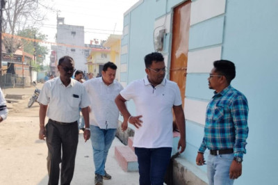 निगम आयुक्त आज सुबह अधिकारियों के साथ बसंतपुर में प्रगतिरत निर्माण कार्य एवं साफ सफाई देखे, पेयजल सप्लाई की नागरिकों से ली जानकारी