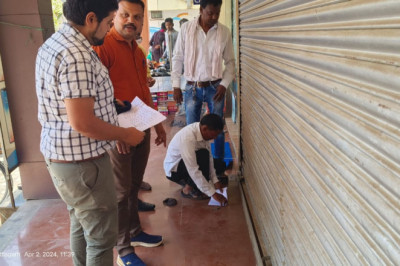 व्यावसायिक परिसर के भूतल की दुकानों की प्रीमियम भुगतान नहीं करने पर निगम ने की 3 दुकानों में तालाबंदी