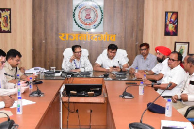 कलेक्टर एवं रिटर्निंग अधिकारी  ने राजनीतिक दलों के प्रतिनिधियों, पुलिस तथा प्रशासनिक अधिकारियों की ली बैठक